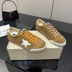 Golden Goose casual and fashionable flat shoes sneakers